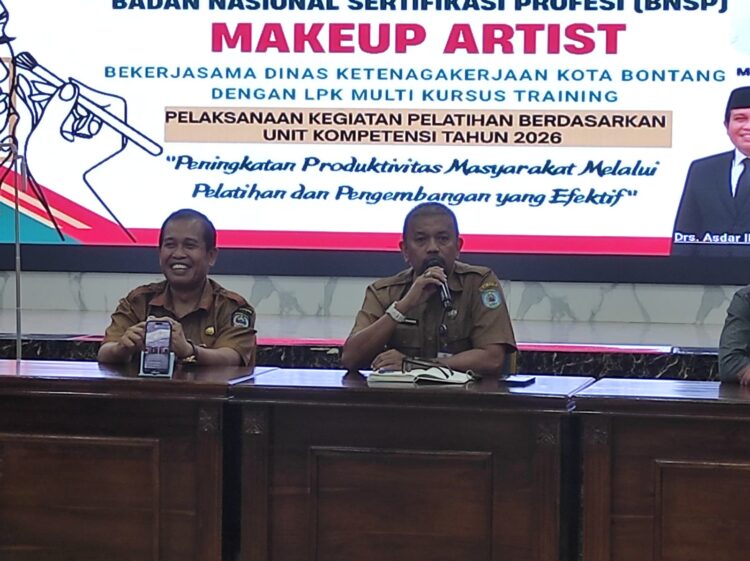 Disnaker Bontang Dorong Peserta Pelatihan MUA Jadi Wirausaha Mandiri