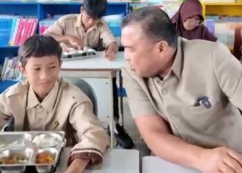 Pastikan Aman dan Bergizi, Agus Haris Ikut Santap Menu MBG di Bontang Selatan