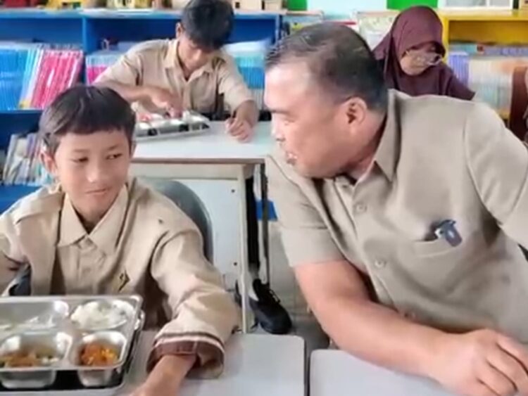 Pastikan Aman dan Bergizi, Agus Haris Ikut Santap Menu MBG di Bontang Selatan