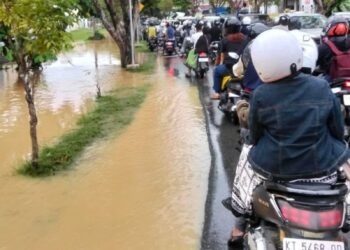 Imbas Banjir Jalan Ahmad Yani Bontang Ditutup, KS Tubun Macet Parah