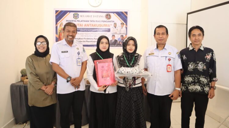Disnaker Bontang Buka Pelatihan Tata Rias Pengantin Kutai Antakusuma