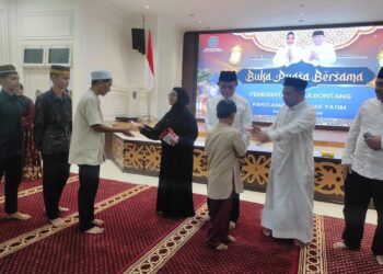 Neni–Agus Haris Bukber Bersama Puluhan Anak Yatim, Ajak Warga Jaga Kebersihan Kota