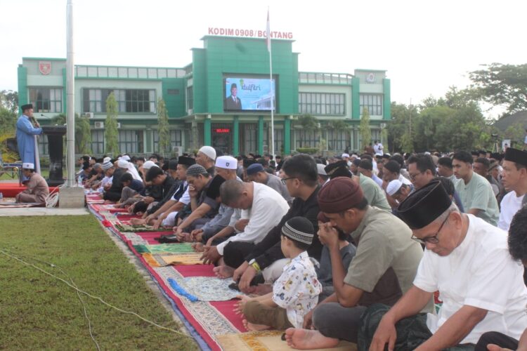 Gema Takbir Berkumandang di Makodim Bontang, Ribuan Hadiri Salat Idulfitri 