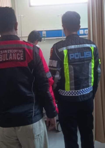 Tabrak Mobil di Jalan Efendi BTN PKT, Pemotor Dilarikan ke RS Yabis