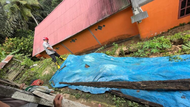 Kondisi Terkini Longsor di Kanaan, 13 Jiwa Terdampak, Cegah Meluas Area Ditutup Terpal