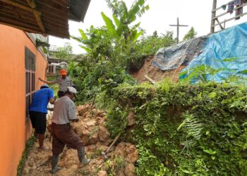 Hujan Deras Akibatkan Tanah Longsor di RT 03 Kanaan, 2 Rumah Terdampak Langsung