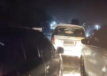 Tanah Datar Direndam Banjir, Jalan Poros Samarinda – Bontang Macet Total