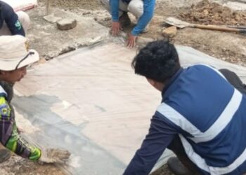 Tindak Lanjuti Aduan, Tim Bontang Reaksi Cepat Perbaiki Trotoar Jalan Bhayangkara