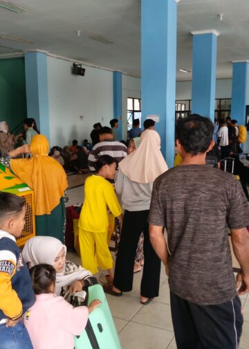 Pelabuhan Loktuan Mulai Padat! Catteley Belum Berangkat, Penumpang KM Egon Berdatangan