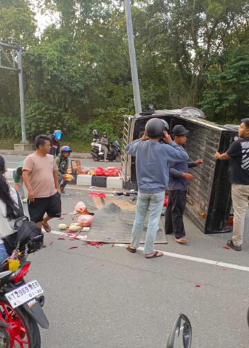 Diduga Ngantuk, Pagi-pagi Pickap Plat Sangatta Tabrak Pembatas Jalan Cipto Mangunkusumo