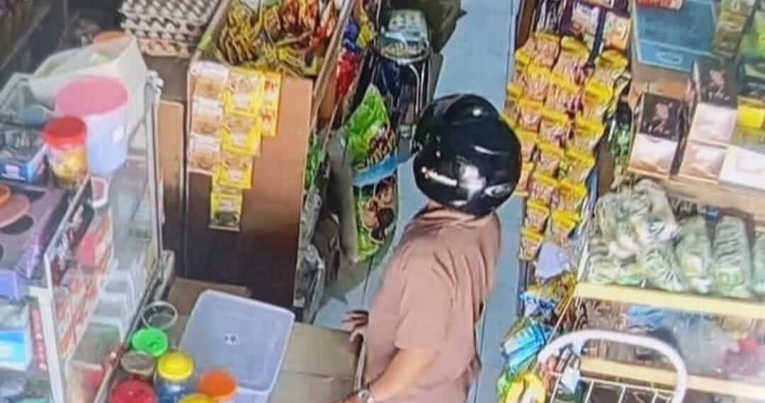 Terekam CCTV, Aksi Seorang Pria Curi Puluhan Bungkus Rokok di Toko Gabby Lengkol