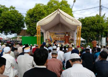 Suasana Salat Idulfitri 1447 H di Halaman Kelurahan Loktuan, Bontang