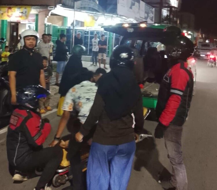 Semalam 3 Kecelakaan Pemotor di Bontang, Relawan Evakuasi Korban ke Rumah Sakit