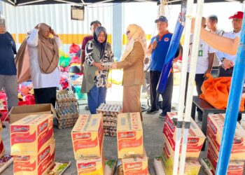 Pastikan Bantuan & Hunian Sementara, Neni Tinjau Korban Kebakaran Berebas Tengah