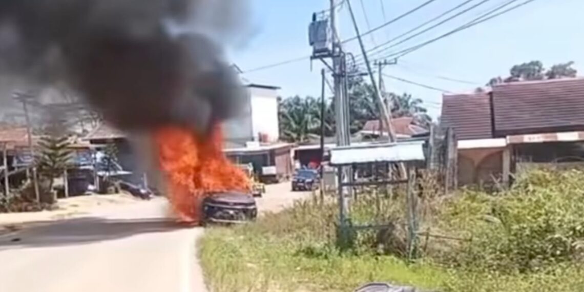 Sempat Dikira Pemudik, Mobil Terbakar di Bengalon Ternyata Pelangsir Bensin