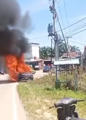 Sempat Dikira Pemudik, Mobil Terbakar di Bengalon Ternyata Pelangsir Bensin