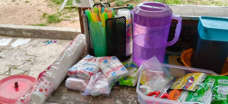 Harga Plastik Diam-diam Naik, Pedagang Kecil Mengeluh