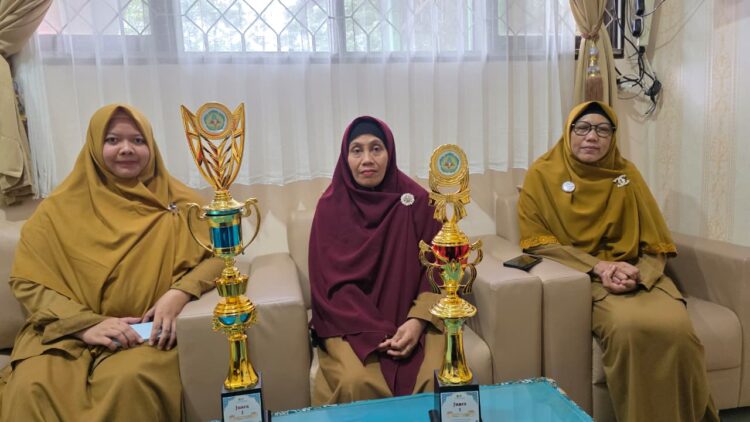 Dua Siswi Kelas 3 SMPN 5 Bontang Borong Juara Tahfidz yang Digelar MAN Bontang