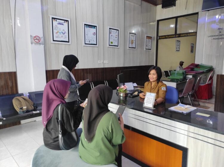 Disnaker Bontang Gencar Sosialisasikan Aplikasi Teman Naker kepada Pencari Kerja