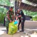 Semangat Satgas TMMD di Bontang, Bersihkan Sungai Bontang Kuala Bersama Warga