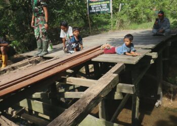 Satgas TMMD Kebut Perbaikan Jembatan, Harapan Cerah Warga Kampung Masdarling
