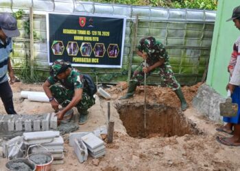 Satgas TMMD Wujudkan Sanitasi Sehat, MCK di Ponpes DDI Mulai Pemasangan Batako