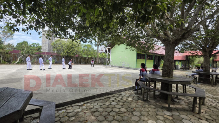SMPN 4 Bontang Biasakan Siswa Peduli Kebersihan Lewat Program Gesit