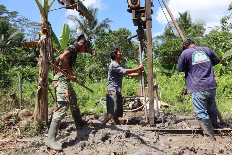 Satgas TMMD Bangun Sumur Bor di RT 25 Telihan Bontang, Harap Berguna Saat Kemarau