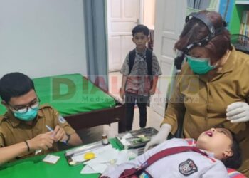 Program UKS SDN 011 Bontang Selatan Fokus pada Imunisasi dan Pemeriksaan Rutin Siswa
