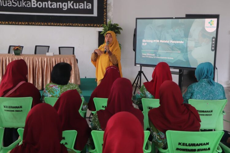 Satgas TMMD Gelar Penyuluhan Posyandu dan PTM, Hadirkan Dinkes jadi Pembicara
