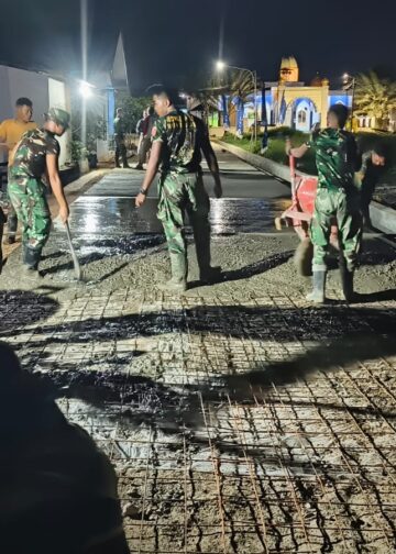 Bakal jadi Kenangan, Satgas TMMD Bontang dan Warga Ngecor Jalan Hingga Malam