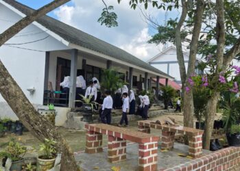 SMPN 9 Bontang Apresiasi Disiplin Siswa Pesisir yang Tak Pernah Terlambat