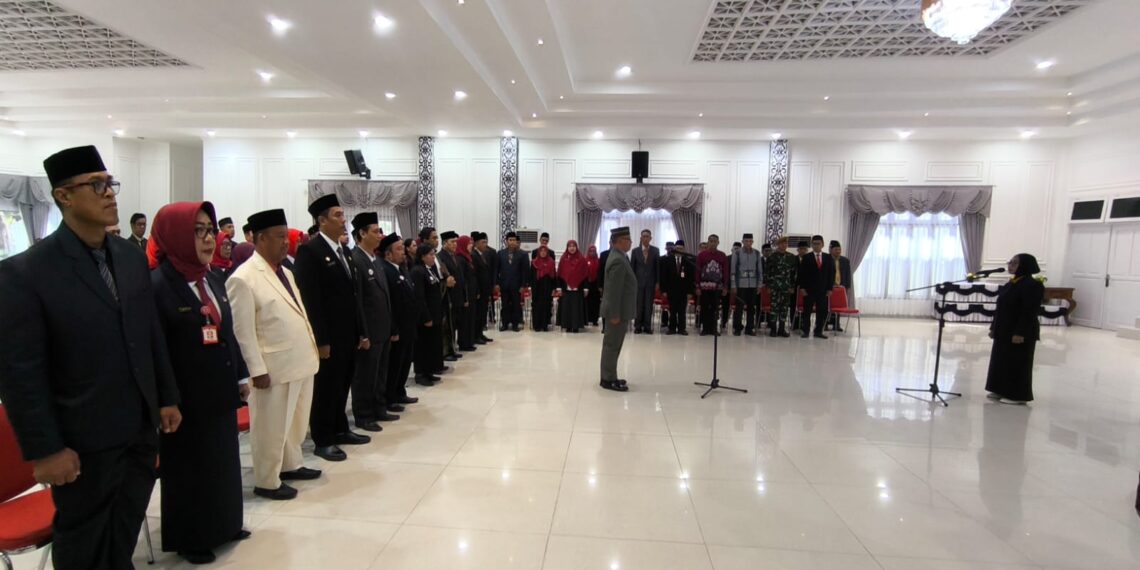 Pemkot Bontang Rotasi Empat Kepala Dinas dan Lantik 10 Kepala Sekolah