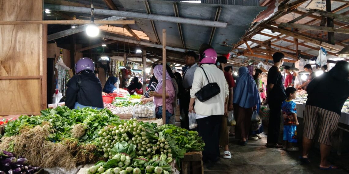 Jelang Puasa Arafah, Pasar Seng Tanjung Limau Dipadati Pengunjung