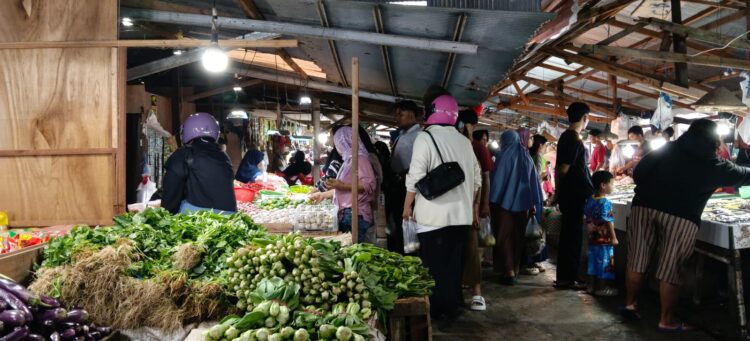 Jelang Puasa Arafah, Pasar Seng Tanjung Limau Dipadati Pengunjung