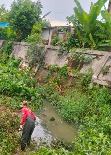 Cegah Banjir, Tim Panbers PUPR Bontang Normalisasi 500 Meter Sungai Dahlia