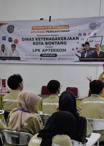Disnaker Bekali Peserta Pelatihan Aplikasi Perkantoran di LPK Aptekkom Materi Kesiapan Kerja