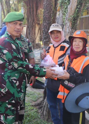 Senyum di Hari Jumat, Kodim 0908/Bontang Tebar Berkah untuk Masyarakat