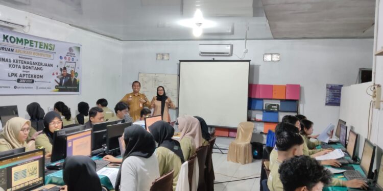 Lulus Uji Kompetensi, 28 Peserta Pelatihan Aplikasi Perkantoran Resmi Bersertifikat BNSP