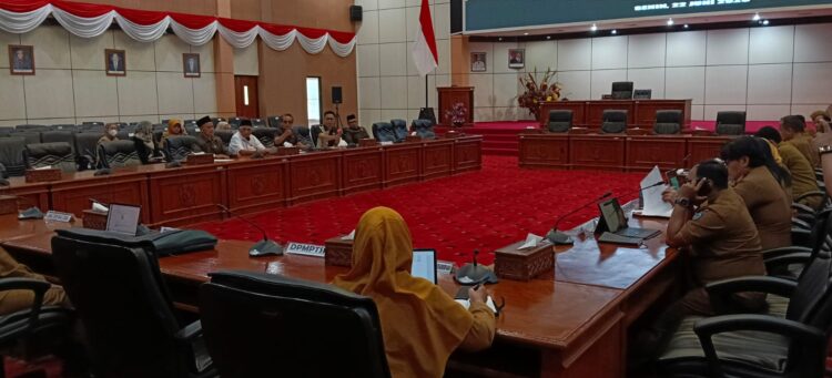 Suasan Rapat Kerja DPRD Bontang Terkait Optimalisasi PAD 2026 (Foto/Yud)