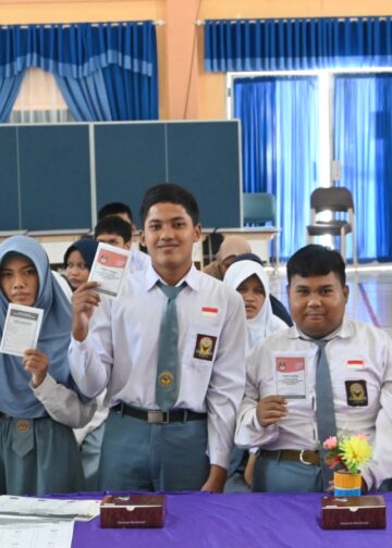 KPU Kota Bontang Kenalkan Tata Cara Memilih kepada Pemilih Pemula Penyandang Disabilitas