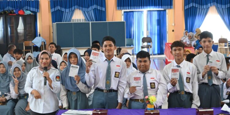 KPU Kota Bontang Kenalkan Tata Cara Memilih kepada Pemilih Pemula Penyandang Disabilitas