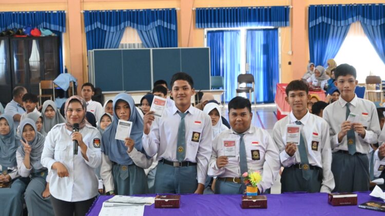 KPU Kota Bontang Kenalkan Tata Cara Memilih kepada Pemilih Pemula Penyandang Disabilitas