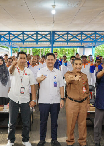 Tekan Biaya Produksi, Pupuk Kaltim Latih Pembudidaya Bontang Buat Pakan Ikan Mandiri