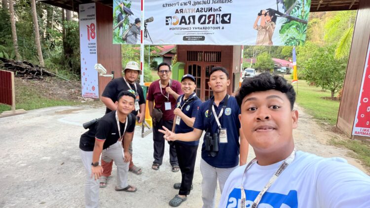 Menyibak Dunia Wildlife dari Balik Teropong SMA IT DHBS di Nusantara Bird Race