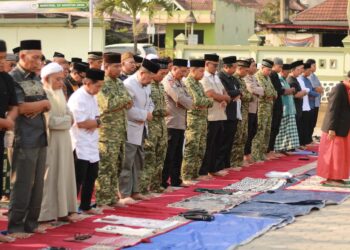 Salat Istisqa di Bontang, TNI Bersama Masyarakat Berdoa Memohon Hujan dan Berkah Negeri