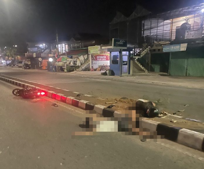 Tabrak Pot Bunga Depan Gerbang Perum BSD, Pemotor Dilarikan ke Rumah Sakit