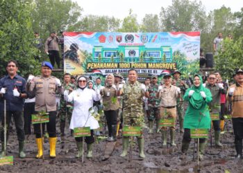 Sambut HUT TNI, Kodim 0908/Bontang Tanam 1.000 Mangrove untuk Perkuat Ekosistem Pesisir