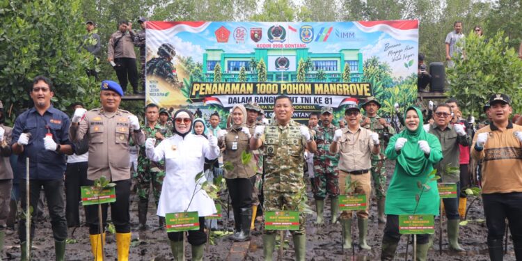 Sambut HUT TNI, Kodim 0908/Bontang Tanam 1.000 Mangrove untuk Perkuat Ekosistem Pesisir