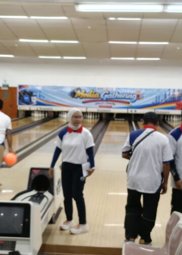 Gelar Gathering Bersama Media, Badak LNG ajak Insan Pers Kota Bontang Main Bowling